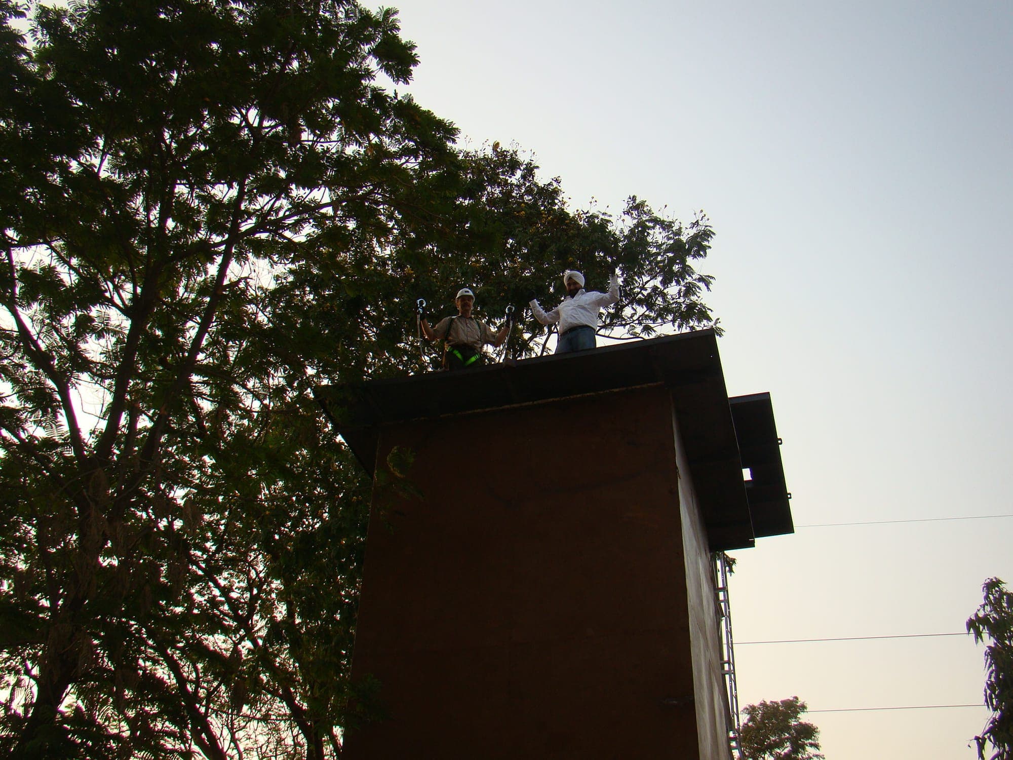 Outdoor roof edge training structure used for work at height practical exercises
